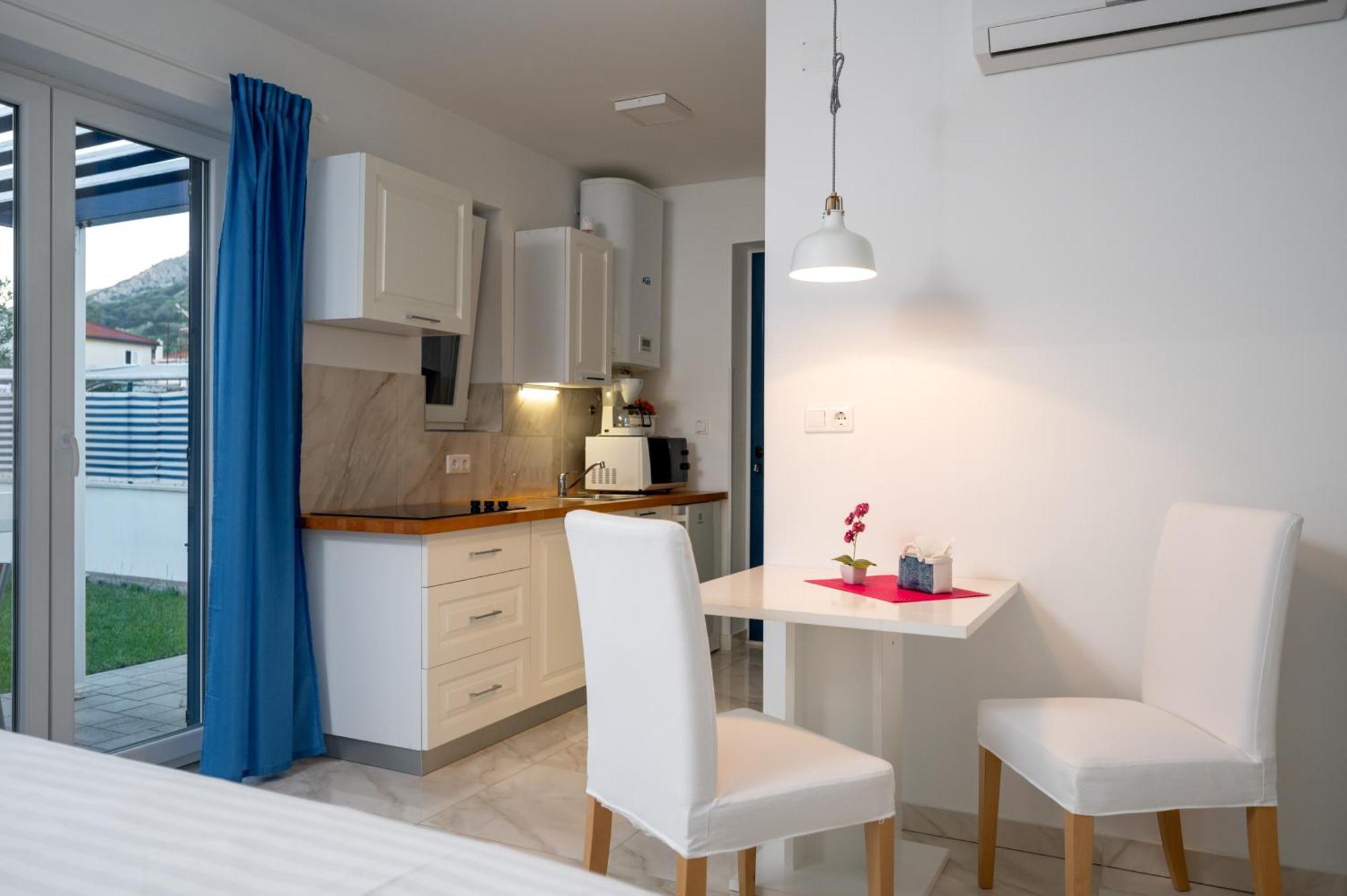 Adorami Apartments 바슈카 객실 사진
